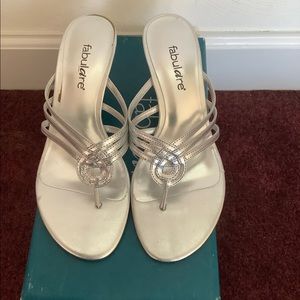 Fabulaire kylan womens sandles dress shoes silver Size 6.5 M